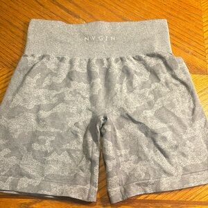 grey camo nvgtn gym shorts